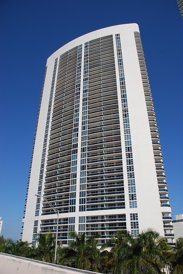 The Beach Club Tower 3 by Huopa