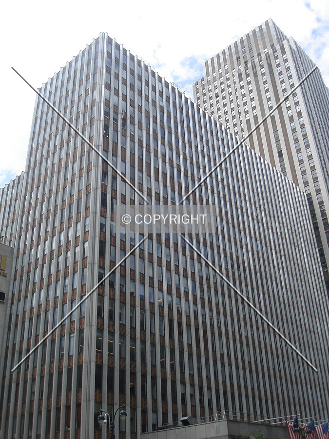 Daily News Building Photo 982-558-444 - Stock Image - SKYDB