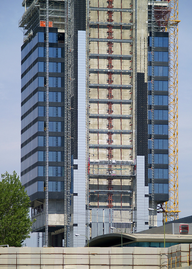 Torre Caja Madrid by Cesar Serrano