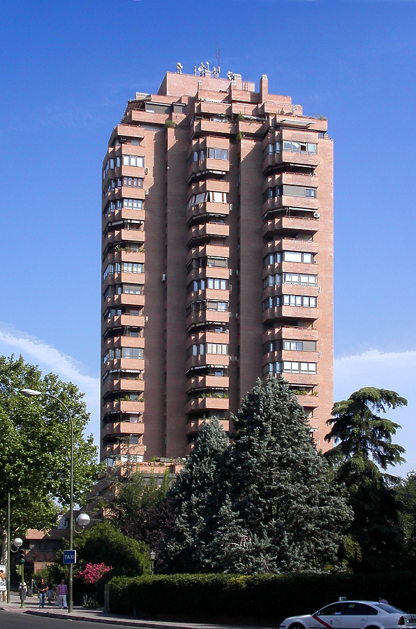 Torre Retiro by Cesar Serrano