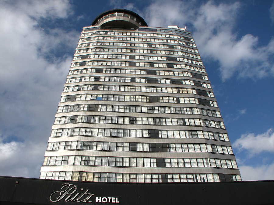 Cape Town Ritz Hotel by Kjetil Balog
