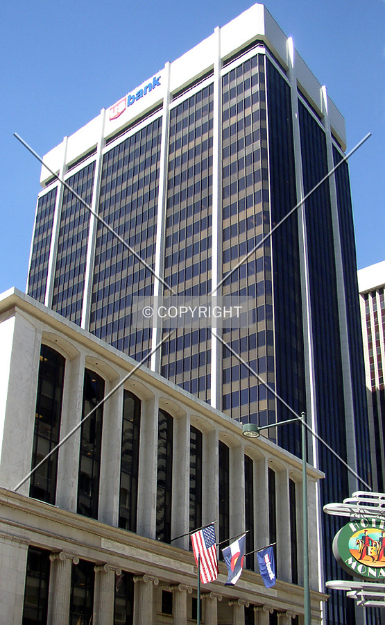 US Bank Tower by Chris Patriarca