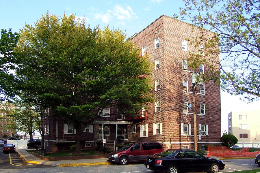 7300 Boulevard East