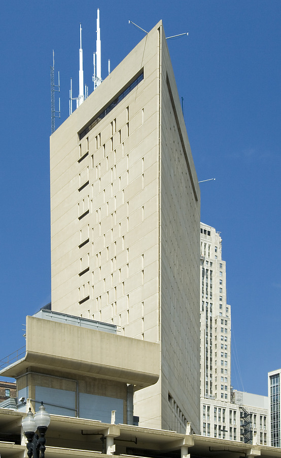 Metropolitan Correctional Center by Pavel Toczynski