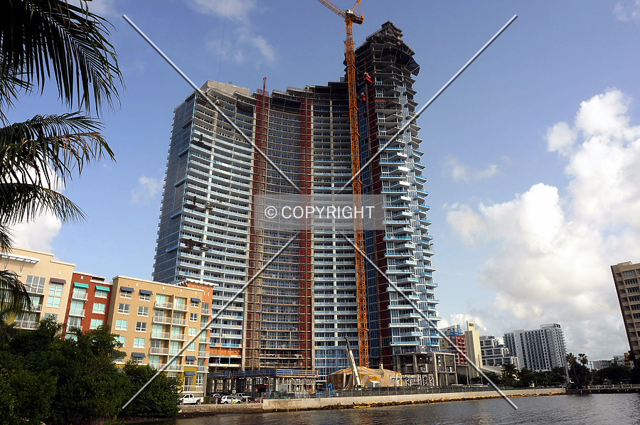 Paramount Bay at Edgewater Square by Jorge Molina