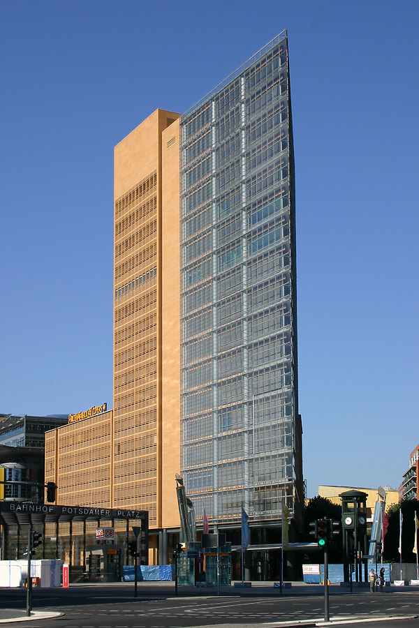 Potsdamer Platz 11 by Michiel van Dijk