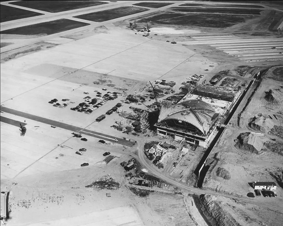 Saint Louis Lambert International Airport Terminal 1 by Unknown