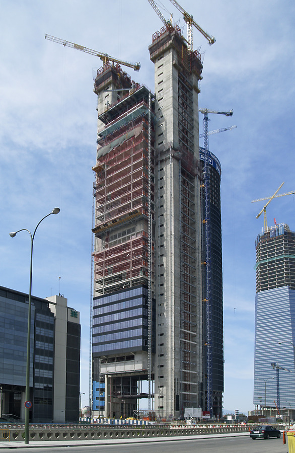 Torre Caja Madrid by Cesar Serrano