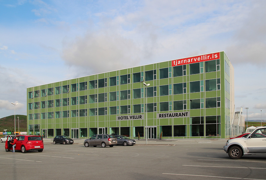 Hótel Vellir by Kjetil Balog