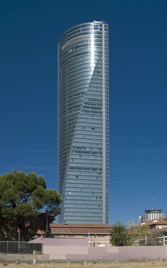 Torre Espacio by Cesar Serrano