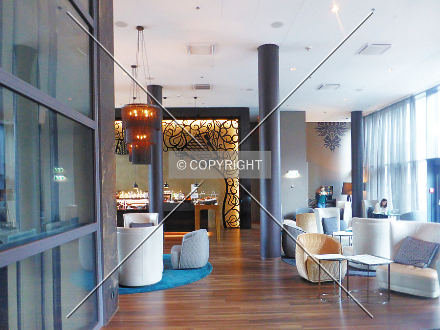 Motel One Hauptbahnhof by Nephilim
