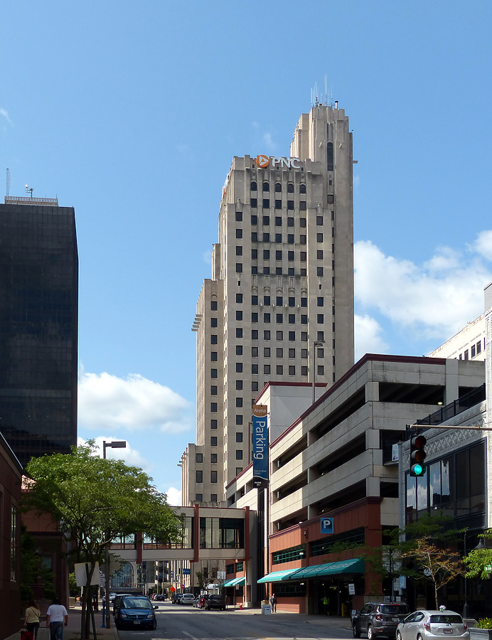 PNC Bank Building by Nate Lindsey