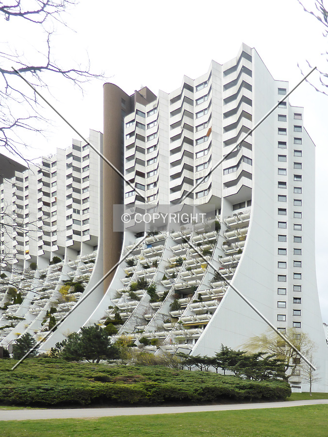 Wohnpark Alterlaa - Block B3-B8 by Nephilim