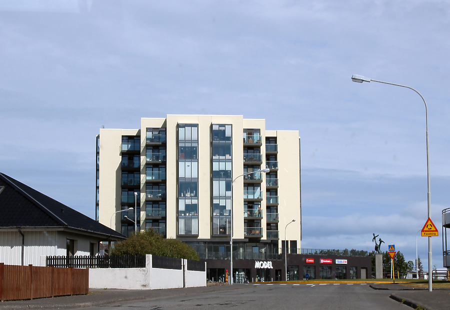 þjóðbraut 1 by Kjetil Balog