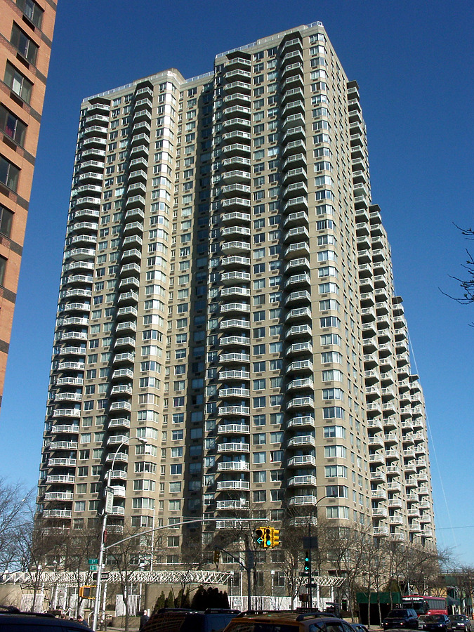 River Gate Apartments by Nate Lindsey