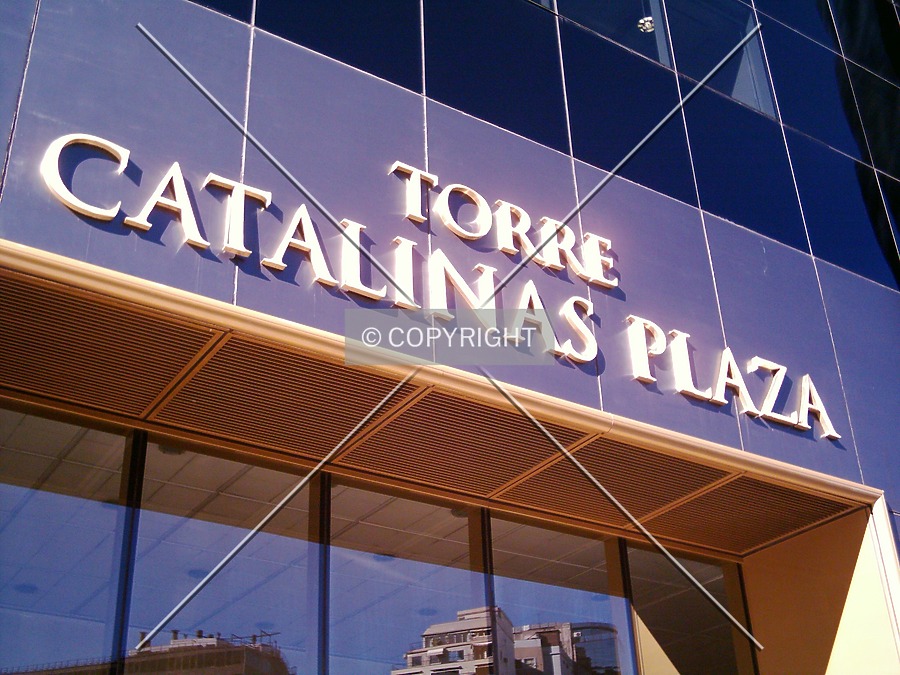 Catalinas Plaza by Maximiliano Buono