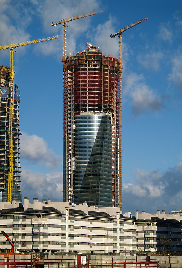 Torre Espacio by Cesar Serrano