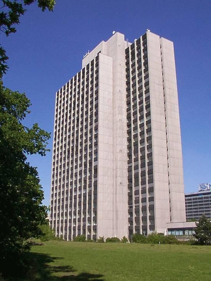 Arabella Center Bürohaus by Daniel Kieckhefer