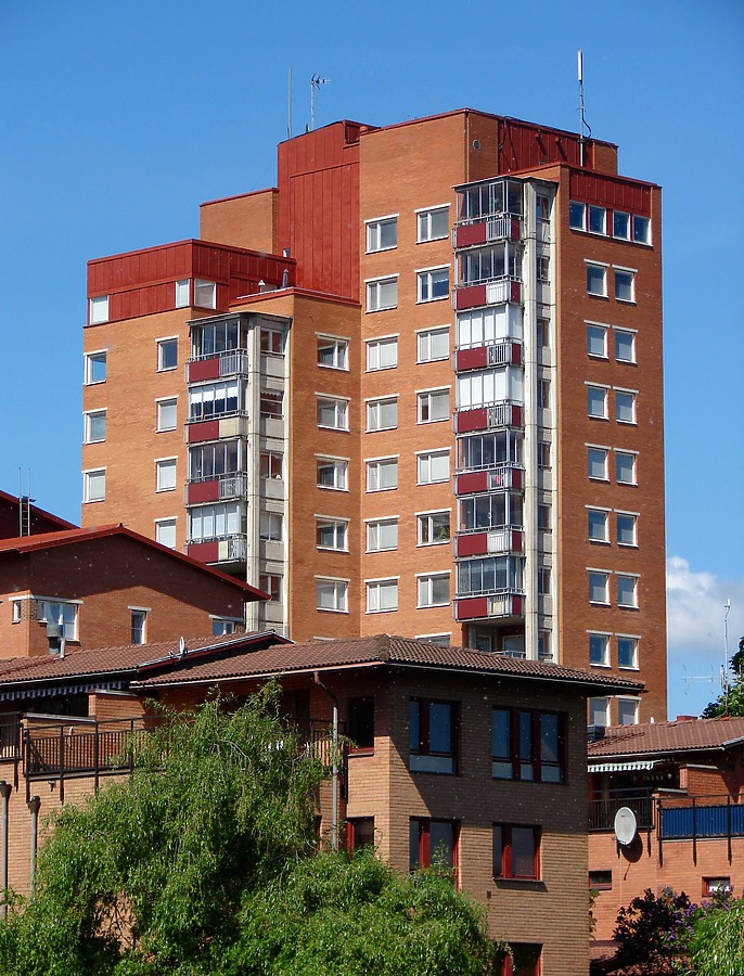 Vattengatan 2 by Robin Spetz