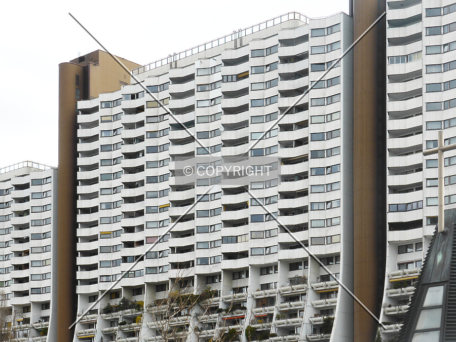 Wohnpark Alterlaa - Block B3-B8 by Nephilim
