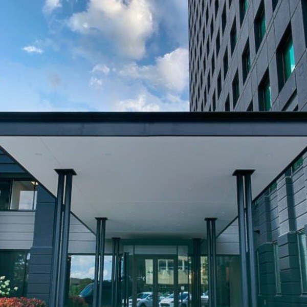 Kiewit Plaza by BLACKSTONE PLAZA