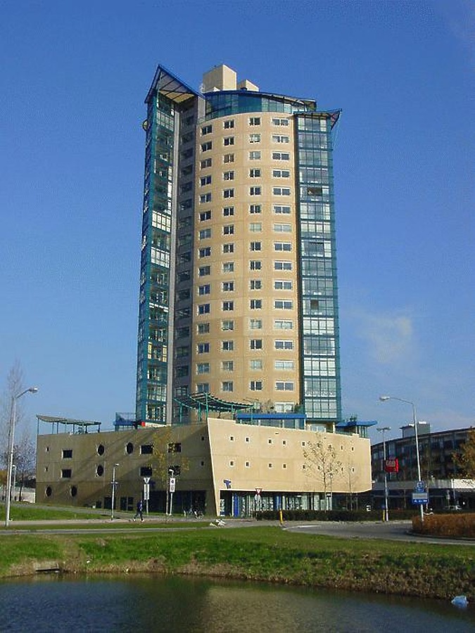 De Sequoia by Michiel van Dijk