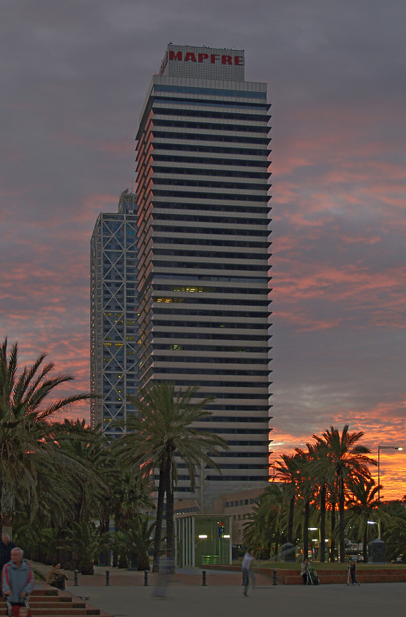 Torre Mapfre by Cesar Serrano