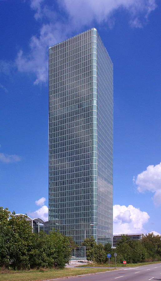 Hochhaus Uptown München by Pavel Toczynski