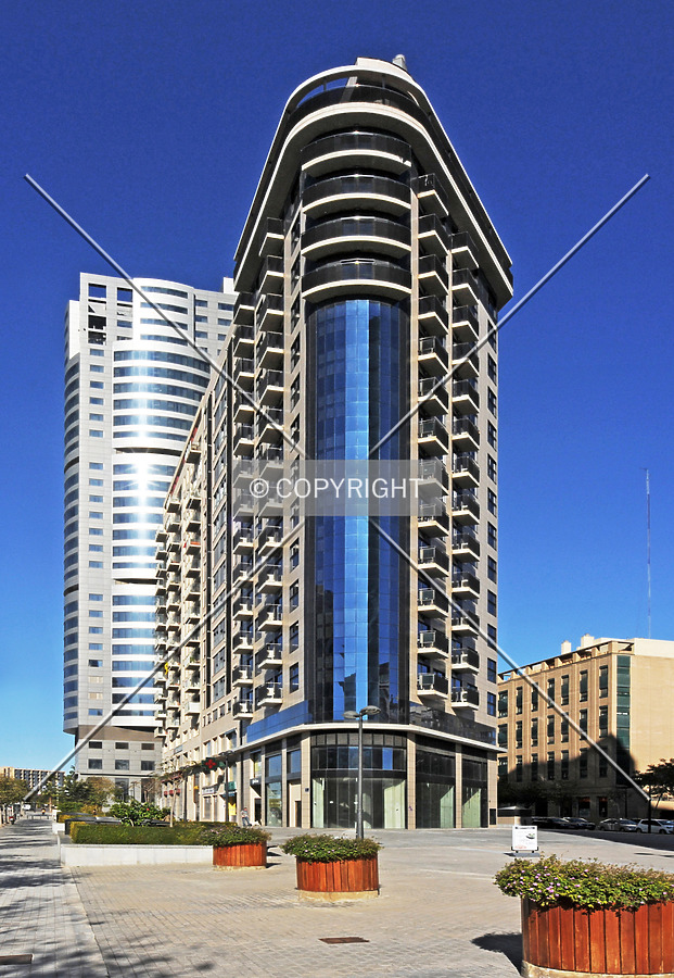 Avenida de les Corts Valencianes, 46 by Jorge Molina