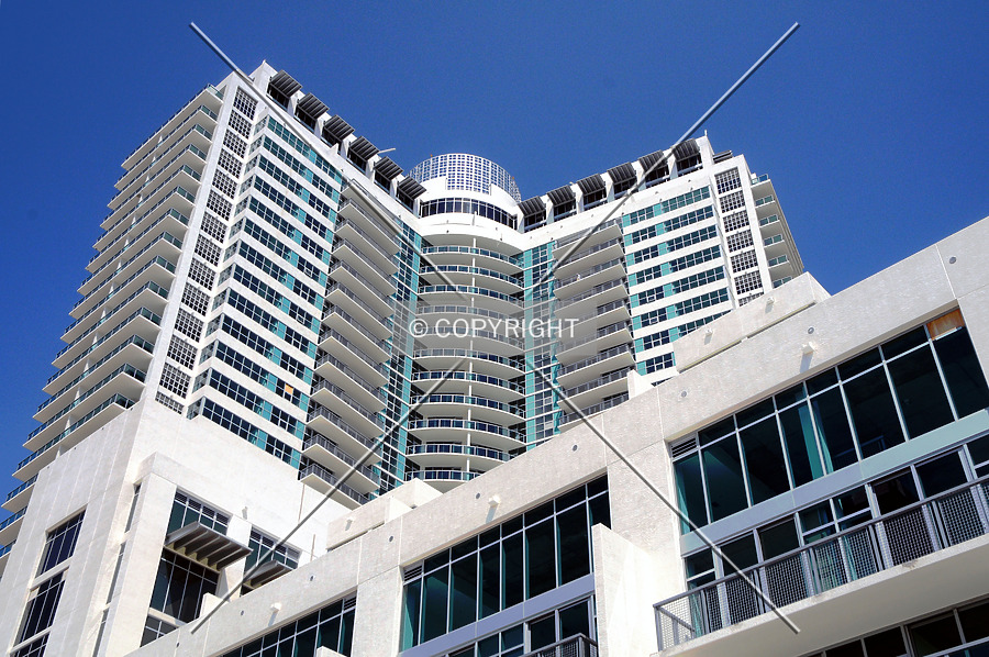 4 Midtown by Jorge Molina