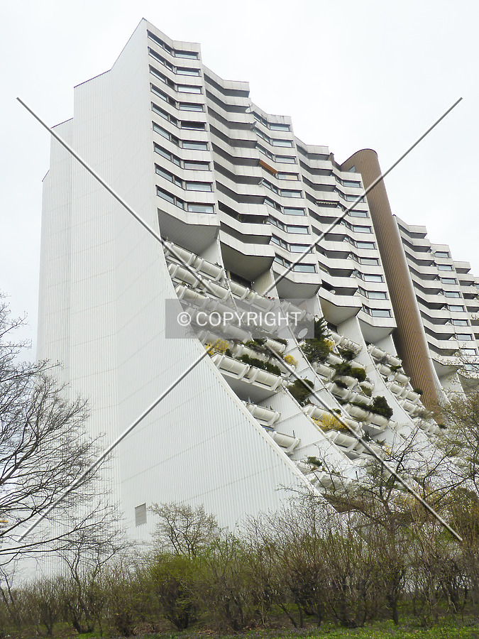 Wohnpark Alterlaa - Block B1-B2 by Nephilim