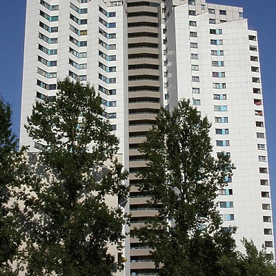 Zwickauer Damm 12 by Cesar Serrano