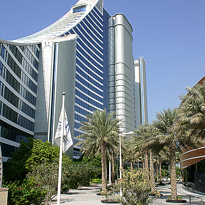 Jumeirah Beach Hotel by Michiel van Dijk