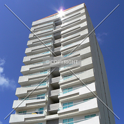 Torre Pelícano by Luis Ibáñez