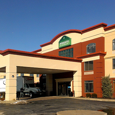 La Quinta Inn & Suites Saint Louis Airport - Riverport by Ryan Hildebrand