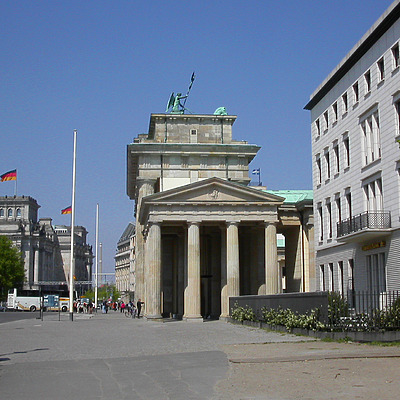 Brandenburger Tor by Cesar Serrano