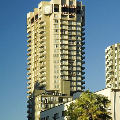 Coast Plaza Hotel & Suites by Pavel Toczynski