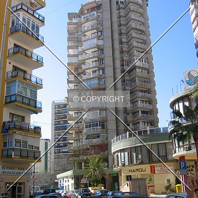 Edificio los Manantiales I by Victor Carcedo