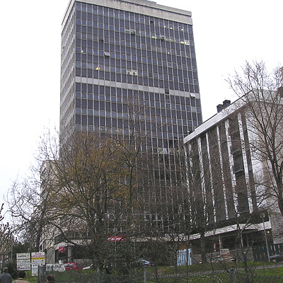 Torre de Oficinas by Mikel Allende