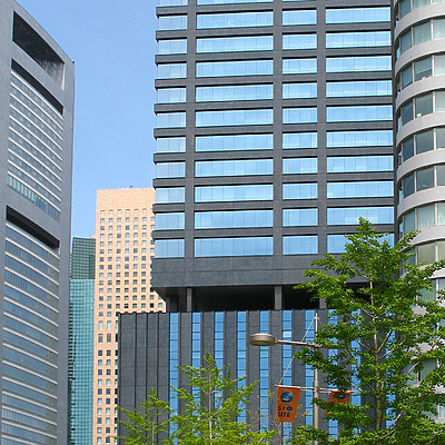 Shiodome Sumitomo Building by Kevin Hemphill