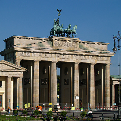 Brandenburger Tor by Cesar Serrano