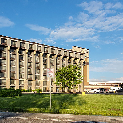 Holiday Inn - Airport West / Earth City by Ryan Hildebrand