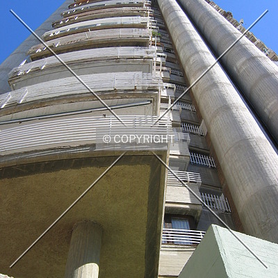 Edificio los Manantiales II by Victor Carcedo