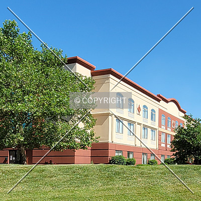 La Quinta Inn & Suites Saint Louis Airport - Riverport by Ryan Hildebrand