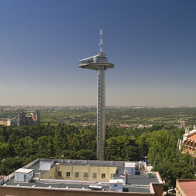 El Faro de Moncloa by Cesar Serrano