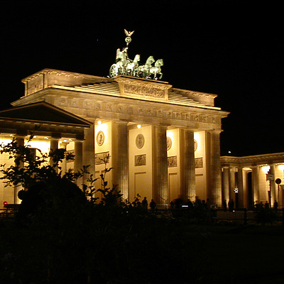 Brandenburger Tor by Cesar Serrano