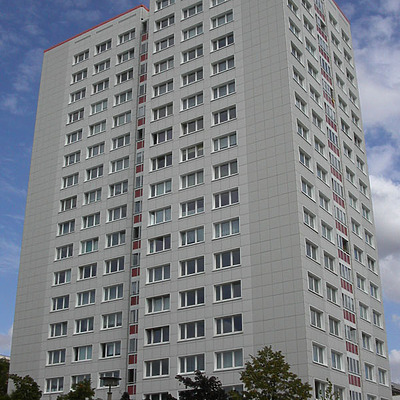 Landsberger Allee 180 by Cesar Serrano