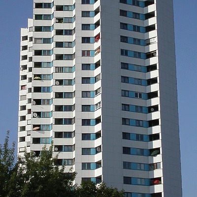 Zwickauer Damm 12 by Cesar Serrano