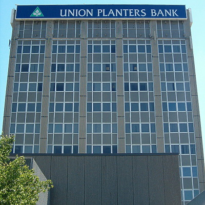 Regions Bank Tower by Rodney Gunn