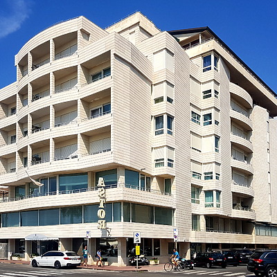 Hotel Sina Astor by Robin Spetz